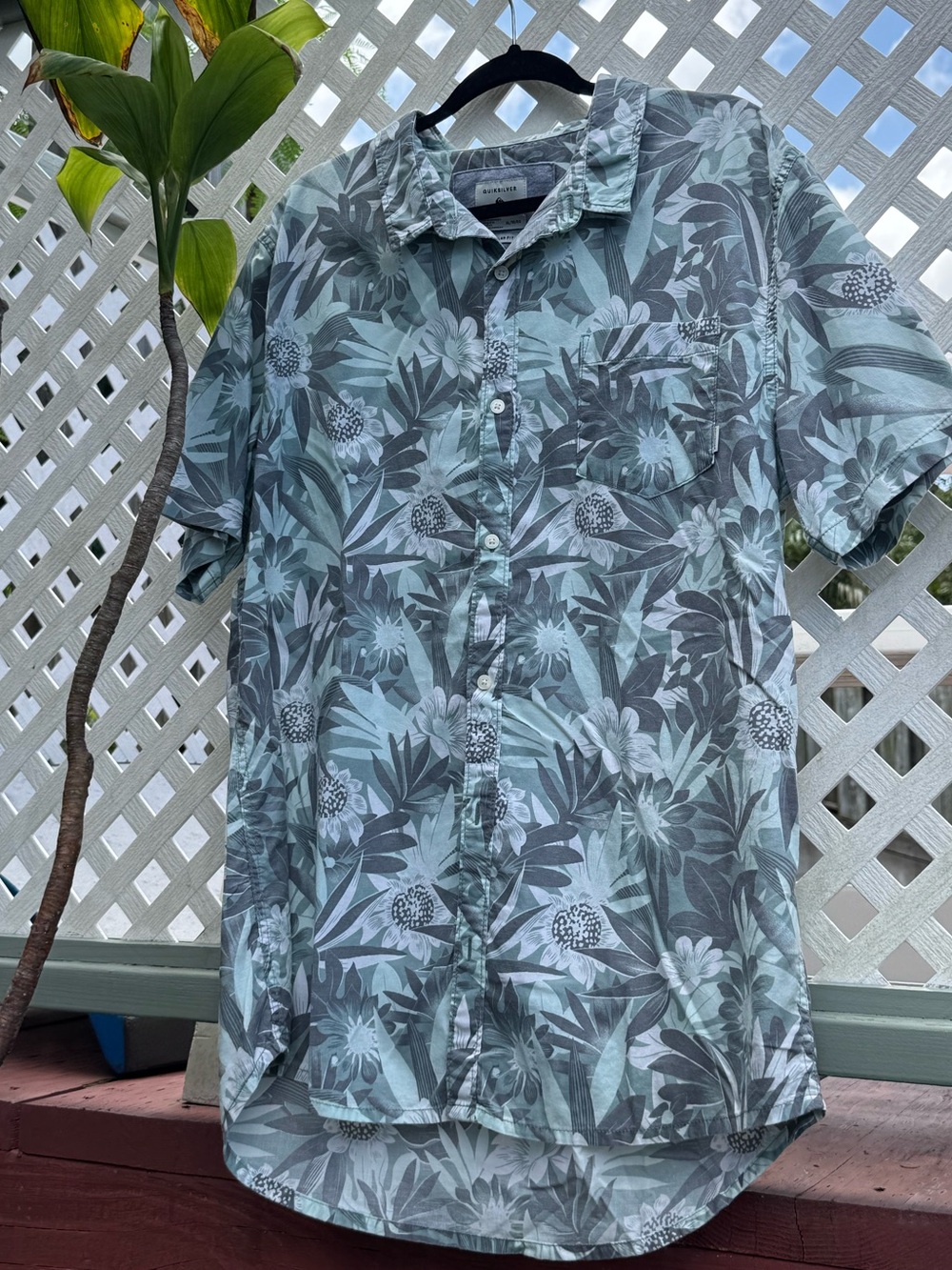 Quick Silver Men's Short-Sleeve Floral Button-Up Shirt - Light Green